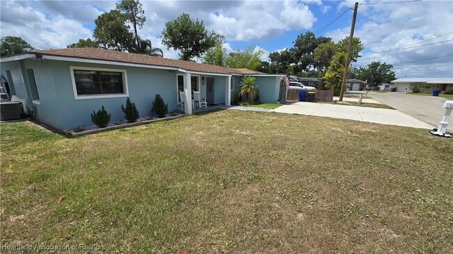 Building Photo - 639 Killarney Dr