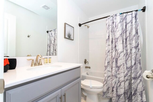Building Photo - 9202 Sommerset Hills Dr