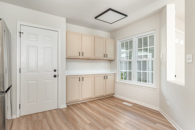 Building Photo - 135 President Ct