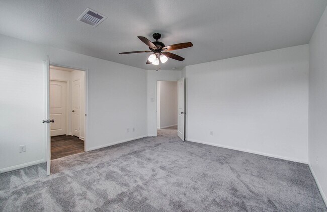 Building Photo - 5008 Sycamore Ln