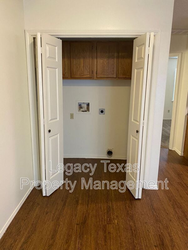 Building Photo - 1412 Courtney Pl