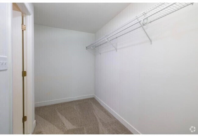 Building Photo - 2 Stonehill Dr