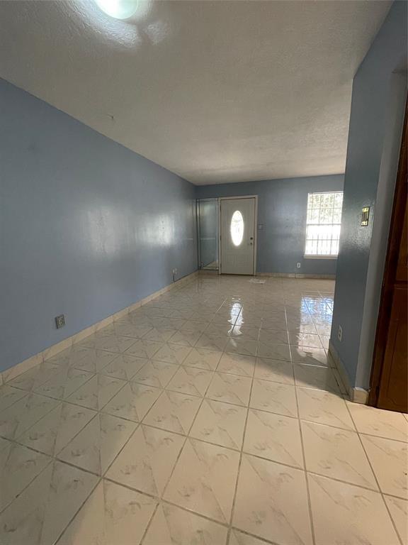 Building Photo - 1405 Shadowdale Dr