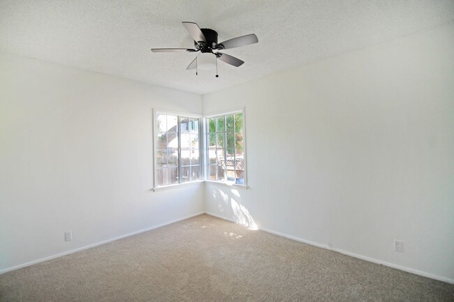 Building Photo - 1706 Pullman Ln