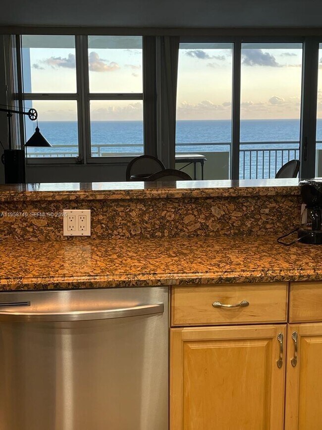 Building Photo - 3180 S Ocean Dr