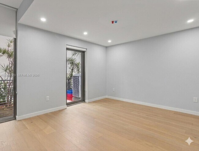 Building Photo - 1055 99th St