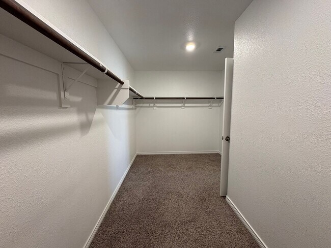 Building Photo - Pristine in Princeton!