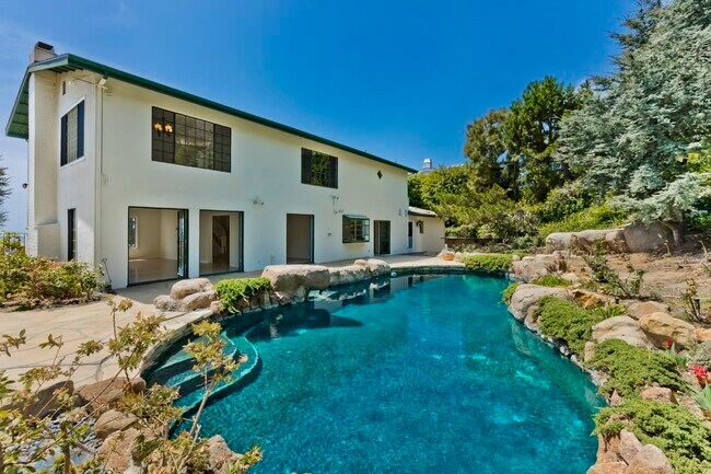 Building Photo - 18041 Blue Sail Dr