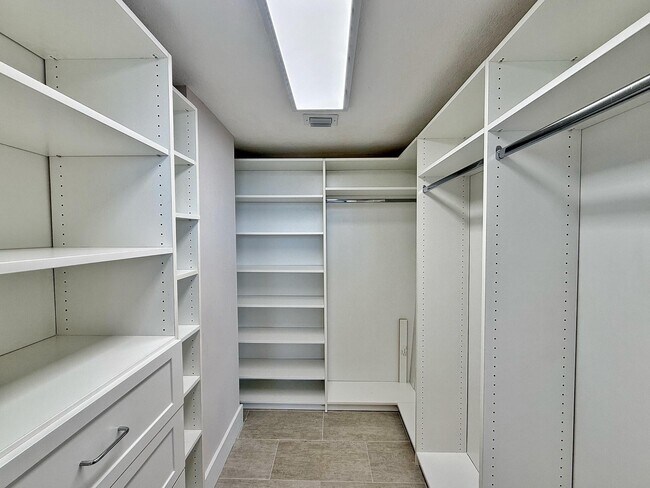 Building Photo - 4200 N Ocean Dr