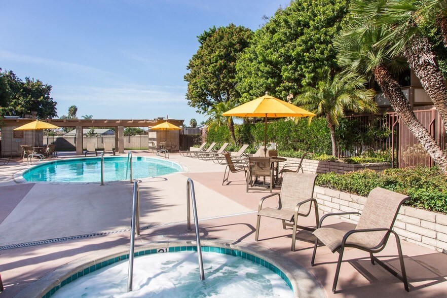 Huntington Continental 17101 Springdale St Huntington Beach CA 92649