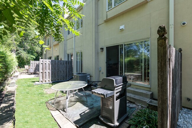 Building Photo - 152 Finstad Dr