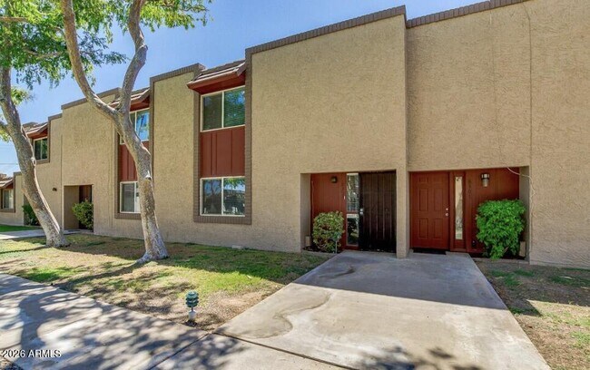 Building Photo - 8303 E Thomas Rd