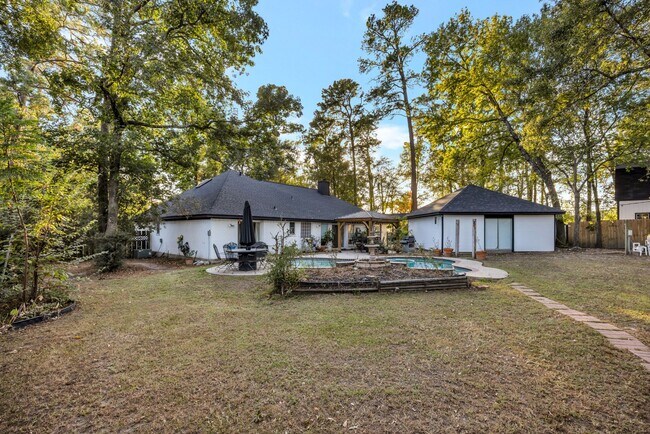 Building Photo - 127 Sagewood Dr