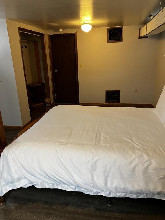 Building Photo - 1023 9th Ave