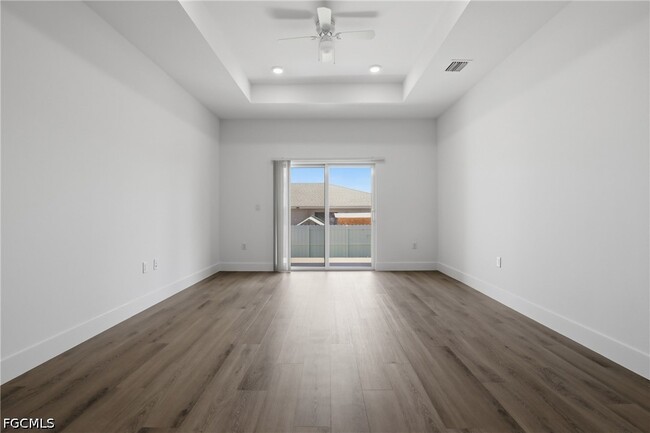 Building Photo - 723 Ivan Ave S
