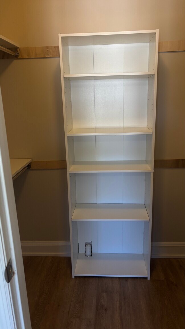 Closet - 2213 Emery Ln