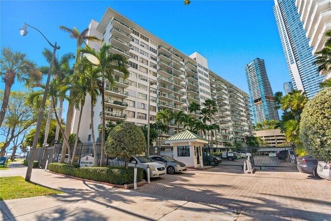 Building Photo - 1408 Brickell Bay Dr