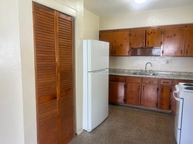 Building Photo - 505 NE 150th St