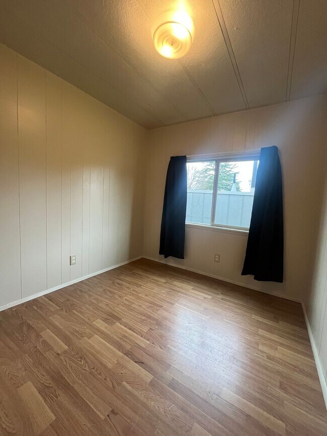 Building Photo - 3-Bedroom 1-Bathrrom home near Dorris Ranch