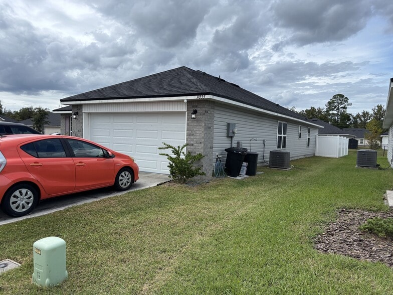 Building Photo - 9835 Olivia St