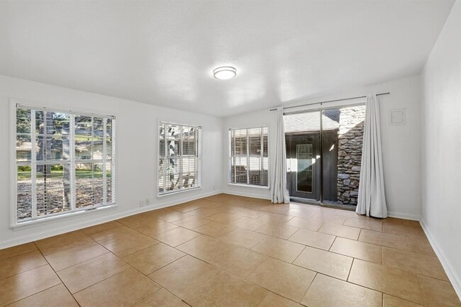 Building Photo - 10903 Mellow Ln