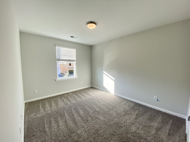 Building Photo - Four Bedroom Home in Millstone Landing!