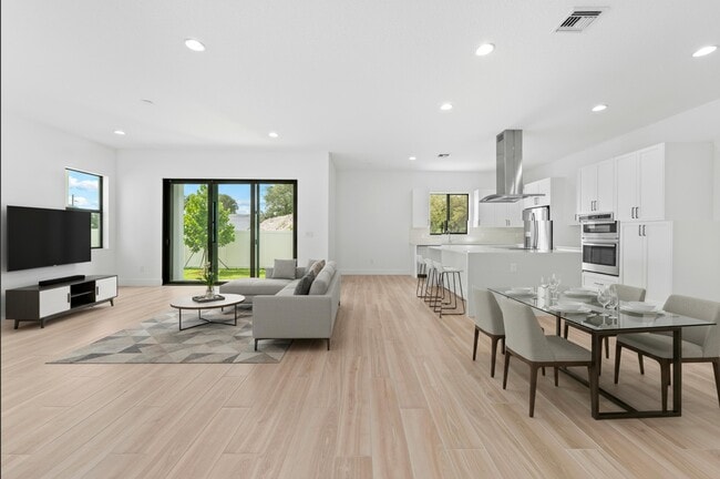 Building Photo - 1450 SW 23rd St