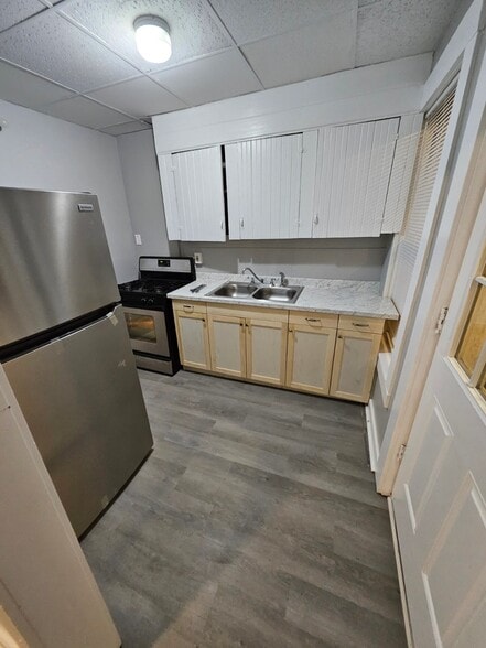 Building Photo - 287 Lake Ave