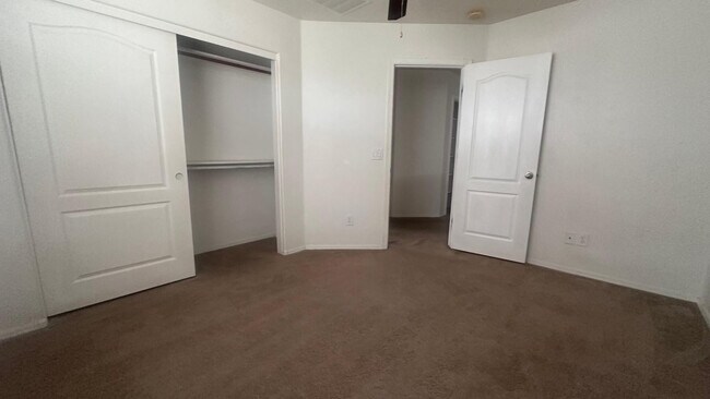 Building Photo - 7313 S 48th Dr
