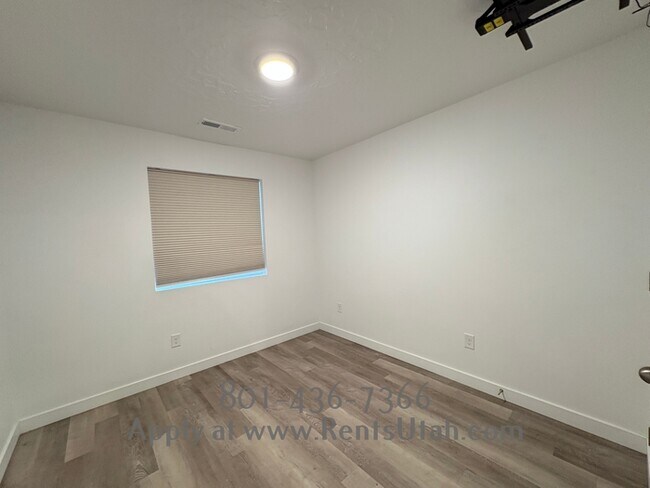 Building Photo - Canvasback