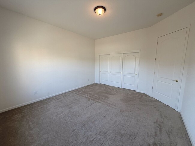 Building Photo - Spanish Springs 5bed/3bath - Move in Speci...