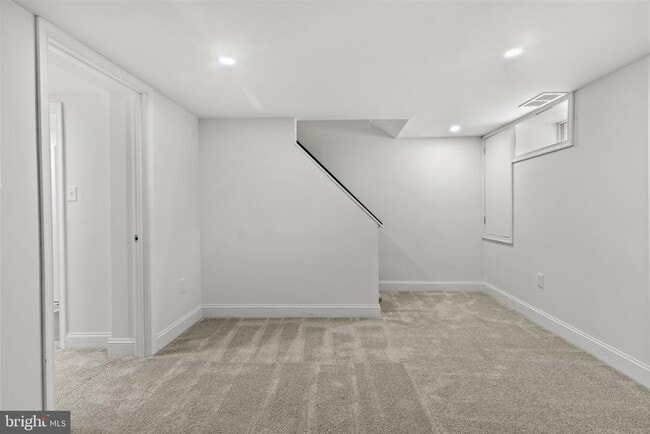 Building Photo - 2119 Delmar Dr
