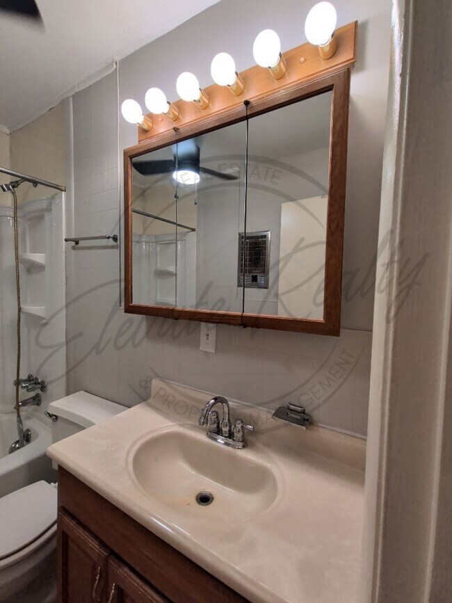 Building Photo - Summer Special: Cozy 1 Bed / 1 Bath Near Tennessee Tech – Pet Friendly!