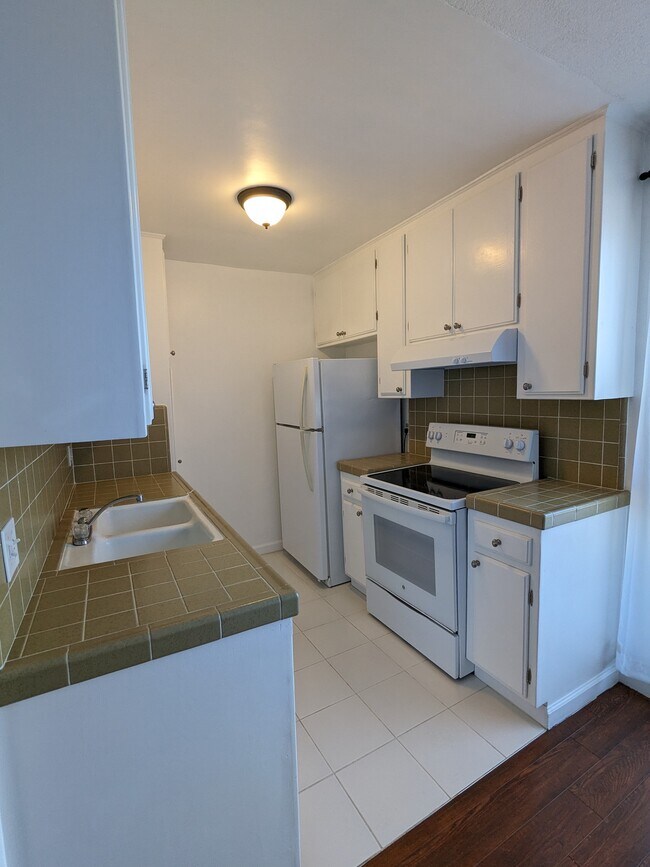 Building Photo - 3813 Huron Ave