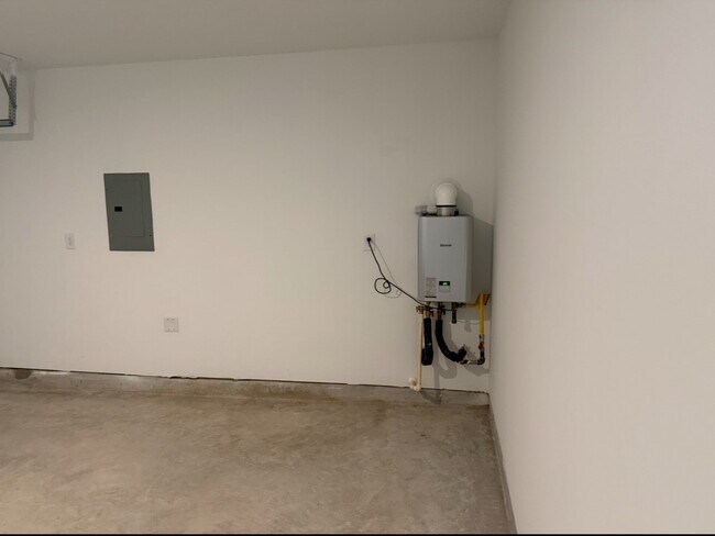 Building Photo - 12507 Mountain Daisy Rd