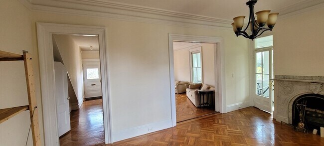 Building Photo - 31 Elm Ct