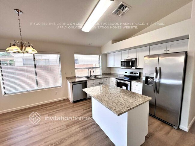 Building Photo - 12323 W Rancho Dr