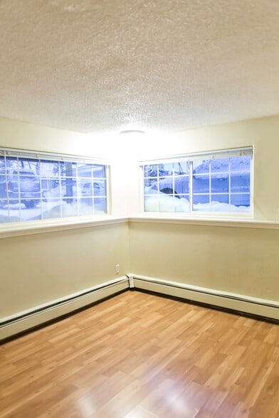 Building Photo - 1350 W 27th Ave