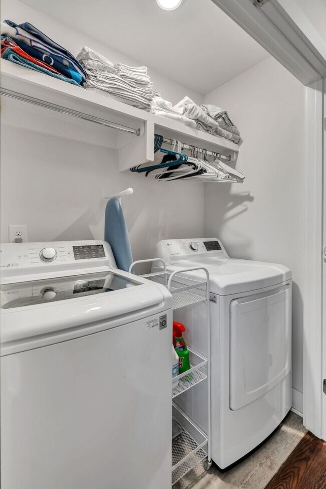 Building Photo - Discover modern rental living in one of Ch...