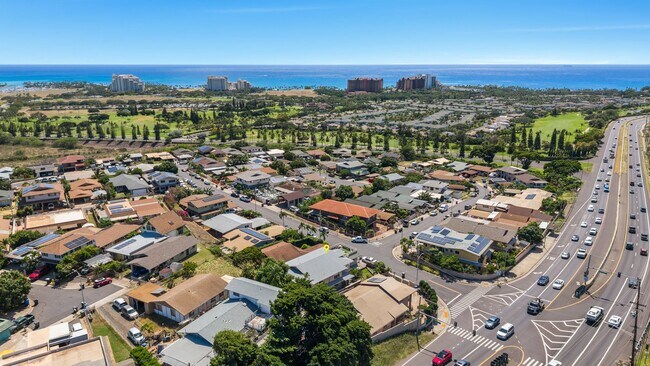 Building Photo - Large Island Getaway in Sunny Kapolei