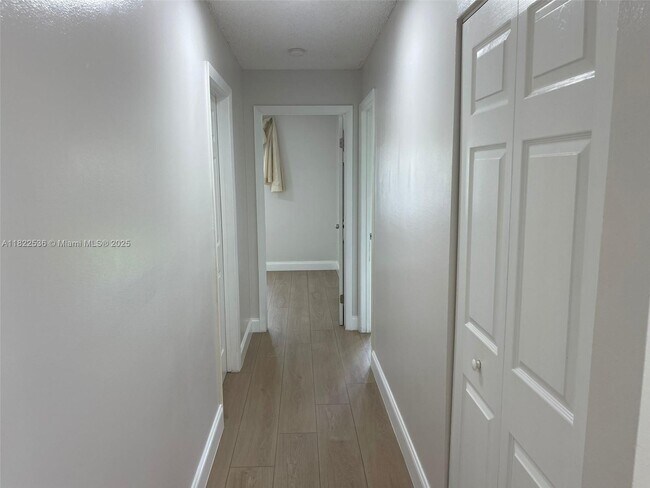 Building Photo - 1727 SW 136th Pl