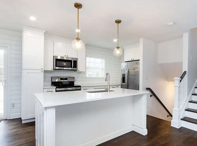 Building Photo - 6725 Castlegate Dr