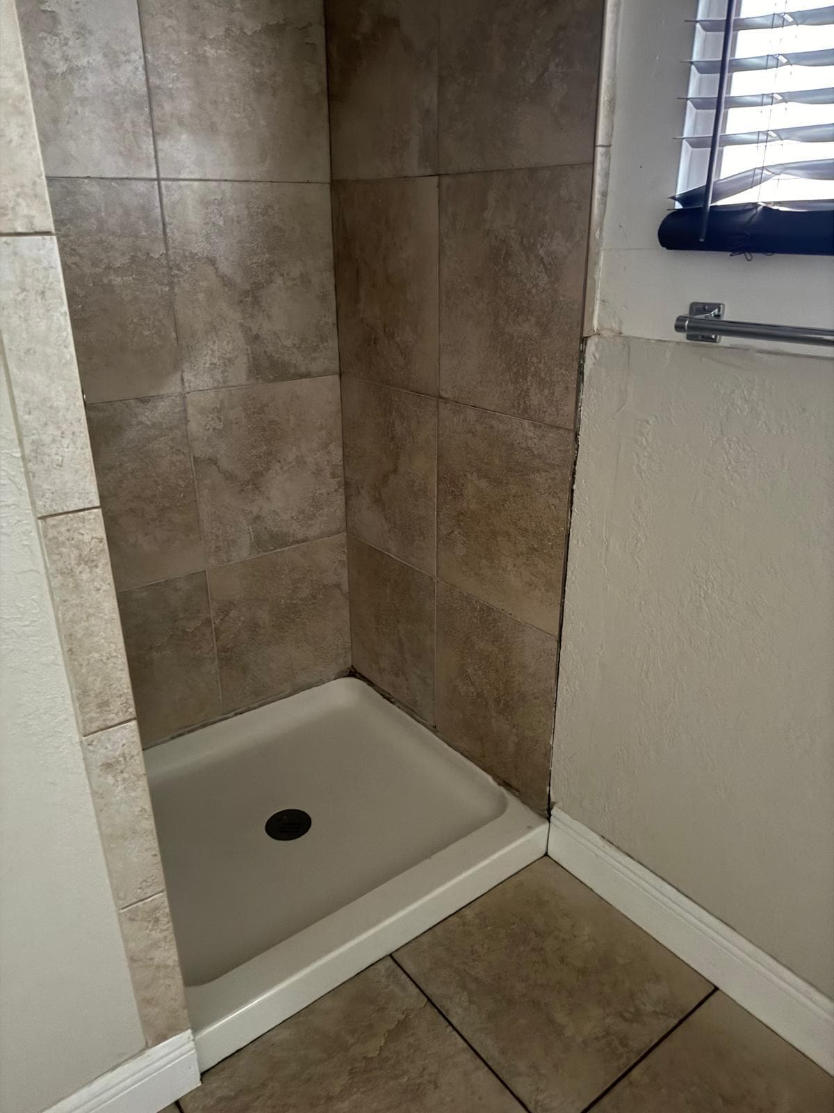 Building Photo - 2205 E 5th Ave