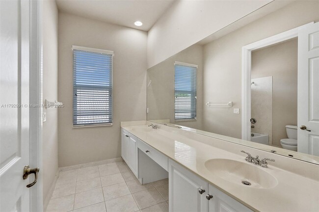Building Photo - 7607 NW 127th Manor