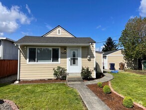 Building Photo - Adorable, Fresh South Tacoma Cottage w Det...