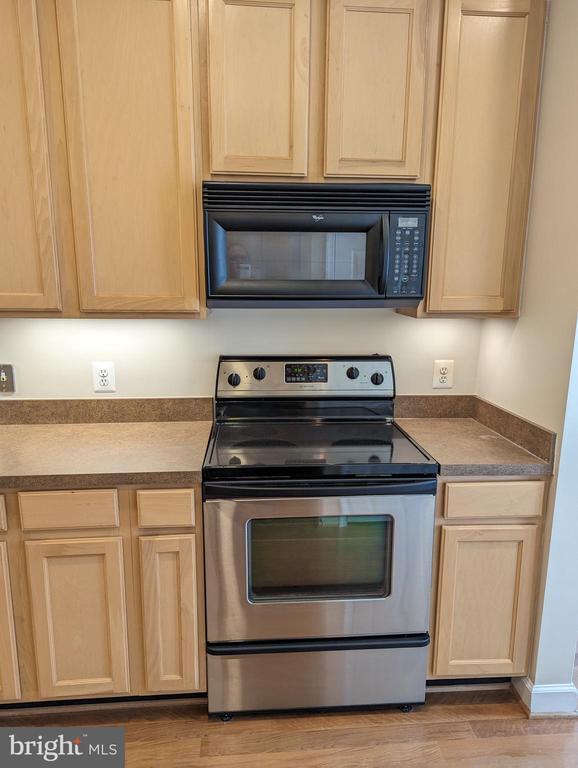 Building Photo - 42515 Hollyhock Terrace