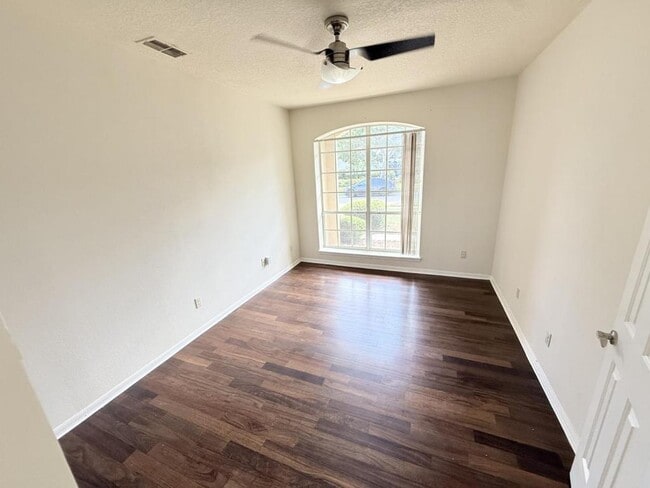 Building Photo - 8055 Glitter Ct