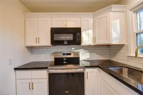 Building Photo - 19 N Forrest Dr