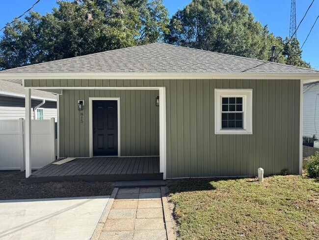 Primary Photo - 813-815 Belleview Ave