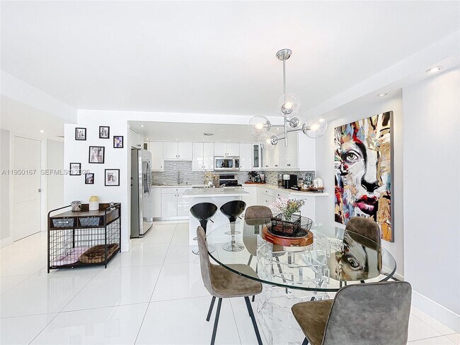 Building Photo - 600 NE 36th St